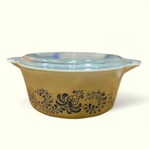 Vintage-Style Brown Ceramic Casserole Dish with Glass Lid